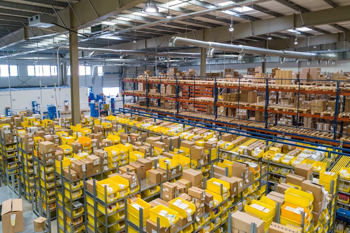 Distribution warehouse with organized inventory